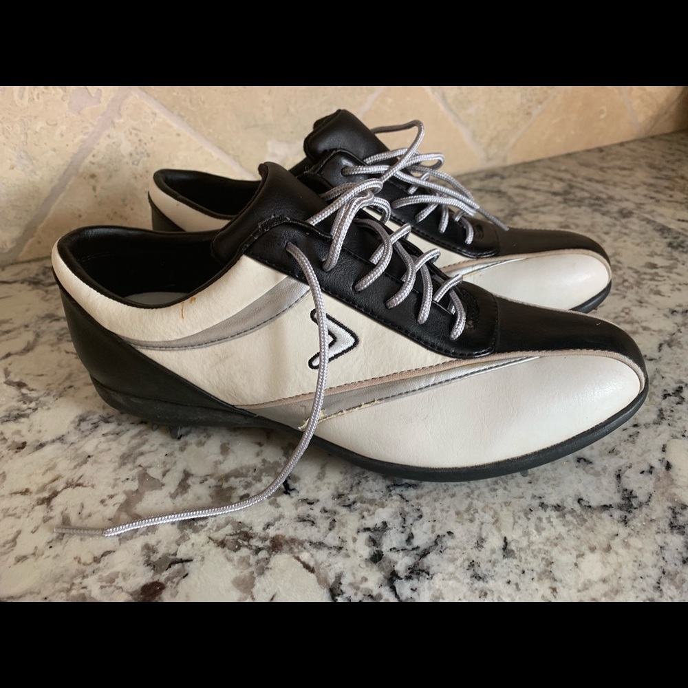Ladies Callaway golf shoes size 6